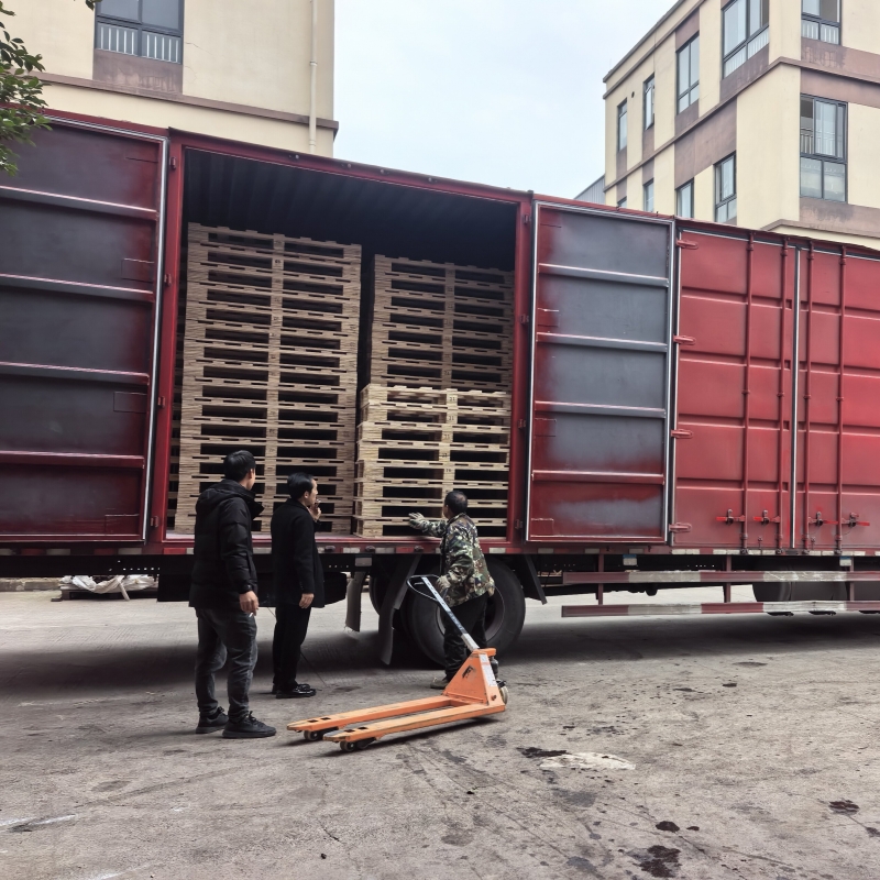 客户的木托盘发货