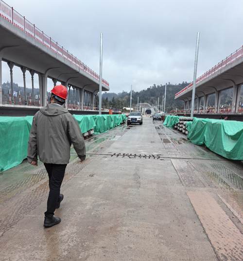 高铁站实地勘察，制作栏杆