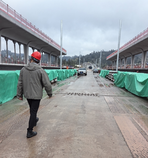 高铁站实地勘察，制作栏杆